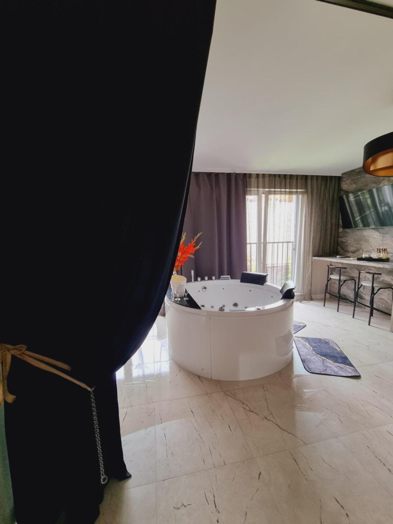 Apartament Jacuzzi كراكوفيا المظهر الخارجي الصورة